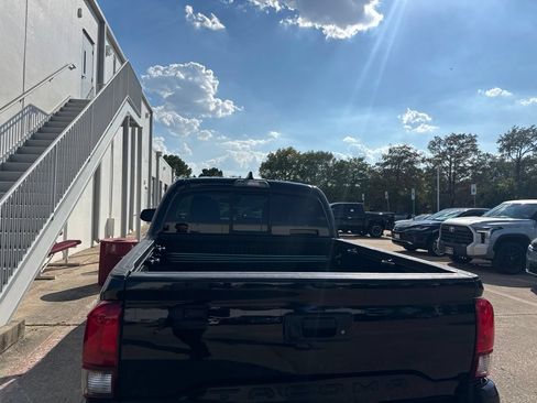 Used 2020 Toyota Tacoma SR w/ SR Convenience Package RWD image 4