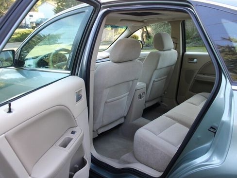 Used 2005 Ford Five Hundred SEL image 15