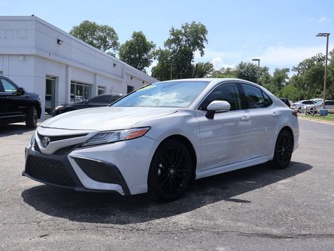 Used 2024 Toyota Camry XSE FWD image 3