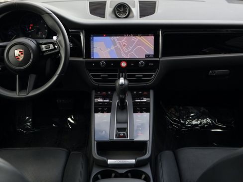 Certified 2025 Porsche Macan image 20
