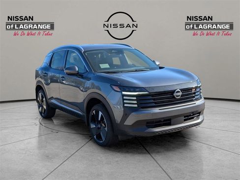 New 2025 Nissan Kicks SR image 3