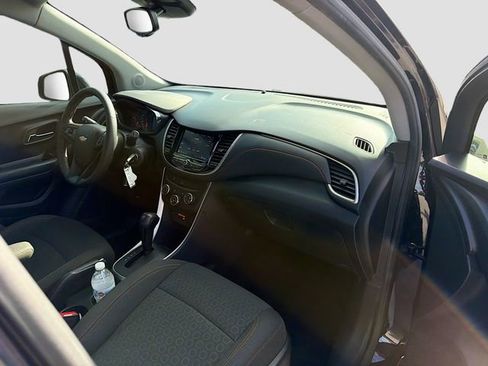 Used 2022 Chevrolet Trax LS w/ Tint and Cruise Package image 13