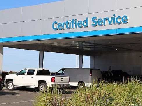 New 2026 Chevrolet Equinox EV LT image 32