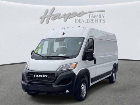 Used 2025 RAM ProMaster 2500 w/ Convenience Group FWD image 11