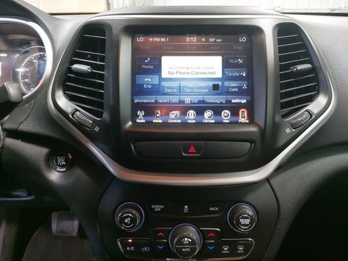 Used 2016 Jeep Cherokee Limited FWD image 19