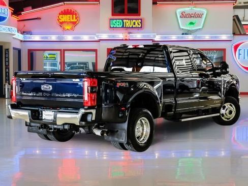 Used 2024 Ford F350 Lariat w/ FX4 Off-Road Package AWD/4WD image 3