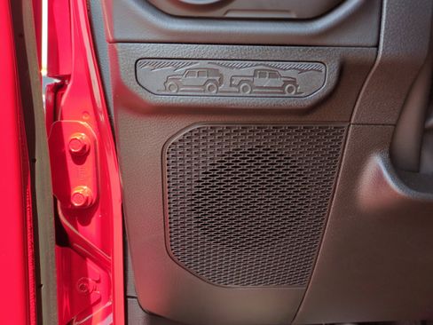 New 2025 Jeep Gladiator Rubicon w/ Steel Bumper Group image 27