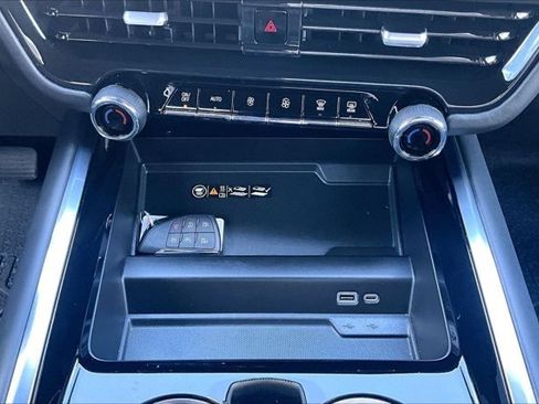 Used 2025 Chevrolet Suburban Premier w/ Sun And Tow Package AWD/4WD image 16