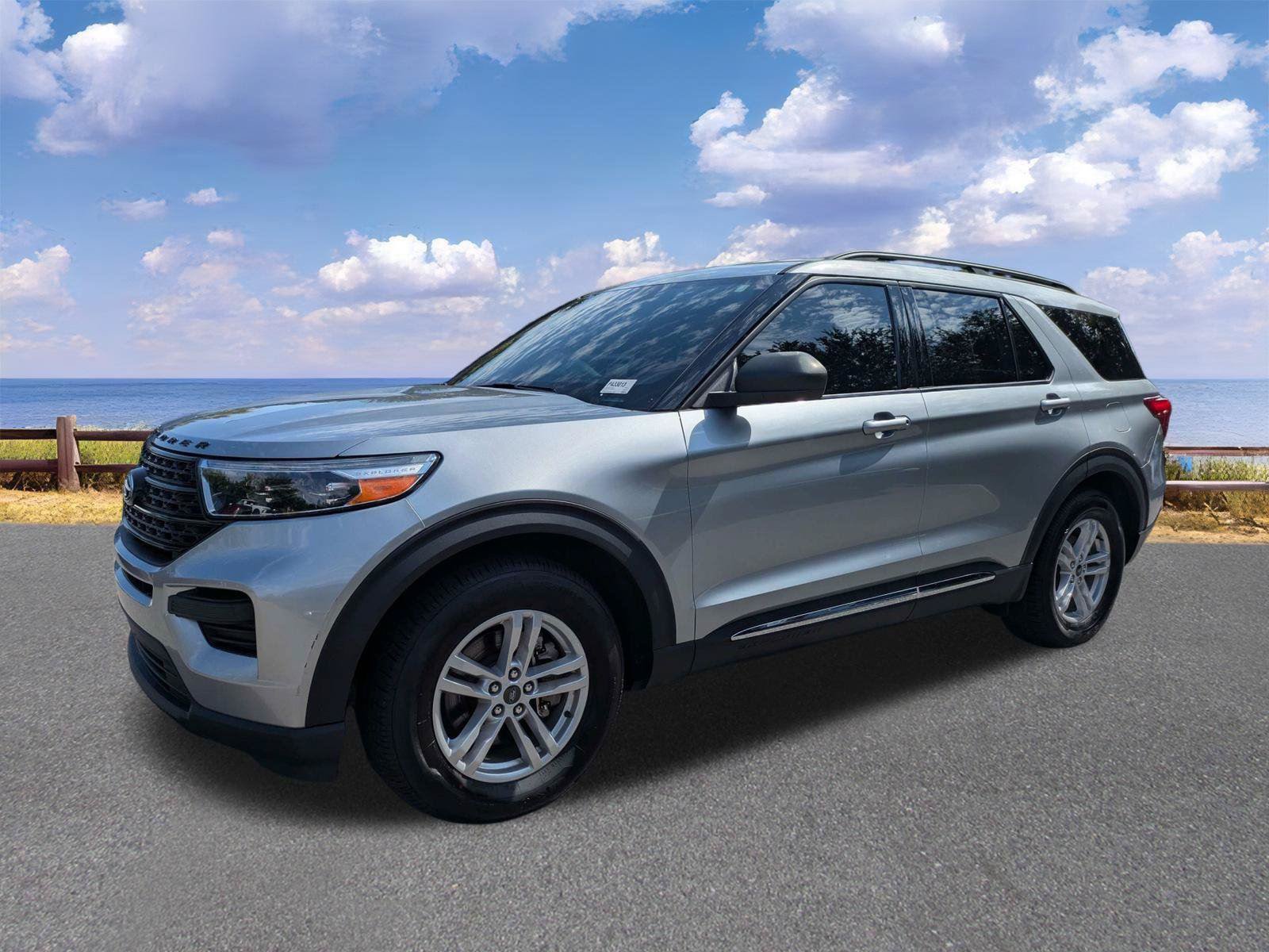 Used 2024 Ford Explorer XLT RWD image 4