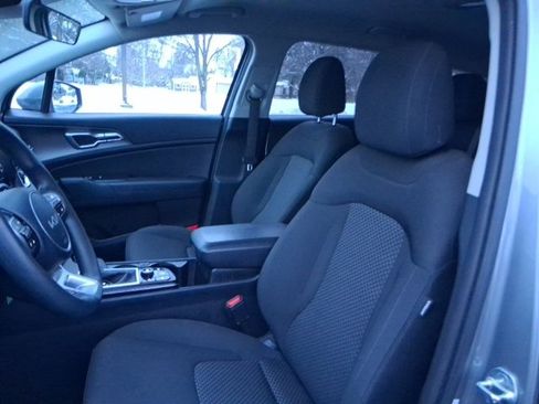 Used 2024 Kia Sportage LX image 11