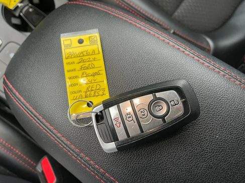 Used 2024 Ford Escape ST-Line AWD/4WD image 4