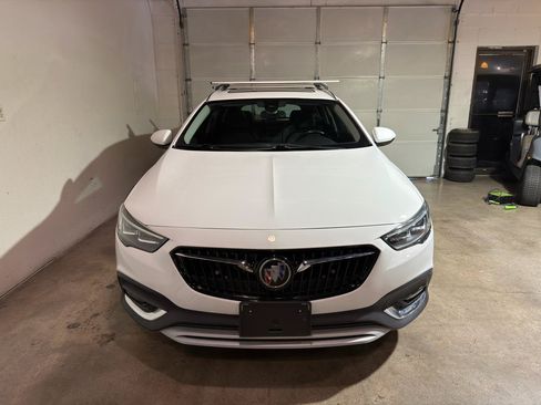Used 2018 Buick Regal Essence w/ Driver Confidence Package #1 AWD/4WD image 4