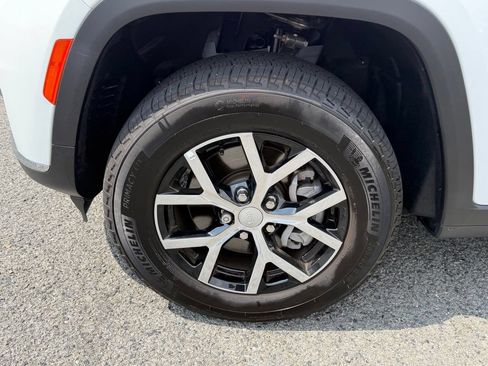 Certified 2025 Jeep Grand Cherokee L Limited AWD/4WD image 13