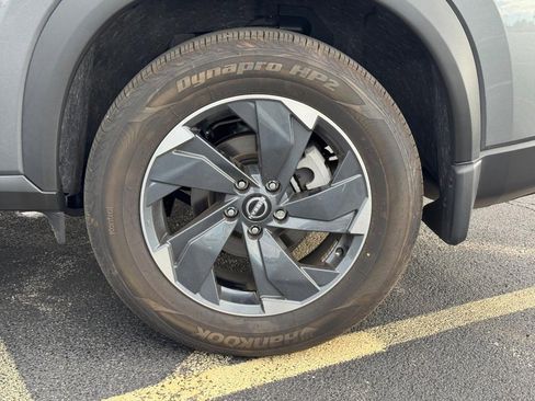 Used 2024 Nissan Rogue SV image 7