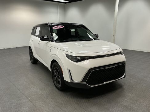 Used 2024 Kia Soul LX w/ Option Group 015 FWD image 7