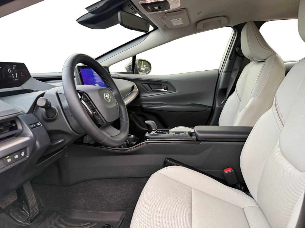 Used 2024 Toyota Prius XLE FWD image 22