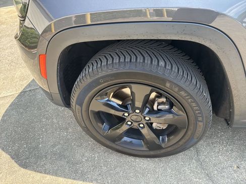 Used 2021 Jeep Grand Cherokee L Laredo image 19