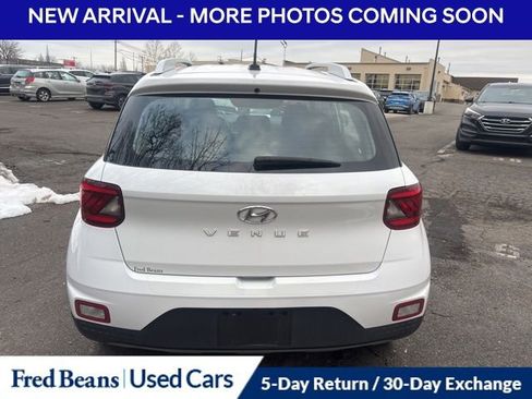 Used 2023 Hyundai Venue SEL w/ Cargo Package image 7