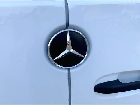 Used 2023 Mercedes-Benz Sprinter 2500 image 9