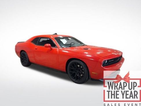 Used 2014 Dodge Challenger R/T w/ Blacktop Package image 2