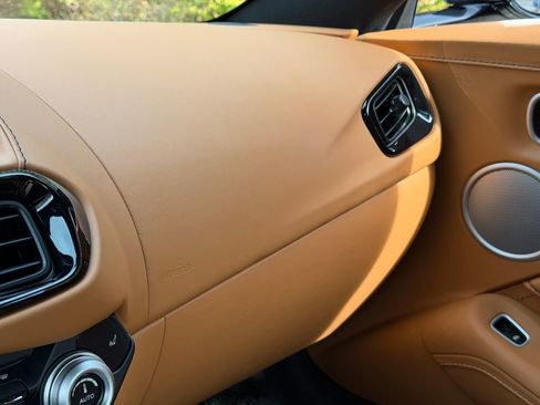 Used 2023 Aston Martin V8 Vantage Coupe image 28