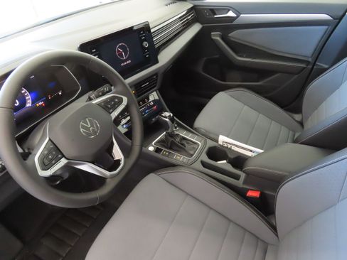 New 2025 Volkswagen Jetta SE image 22