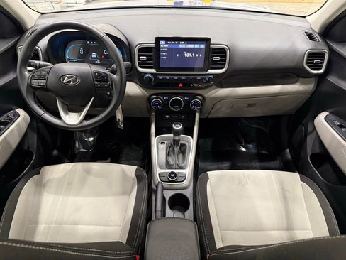 Used 2023 Hyundai Venue SEL image 25