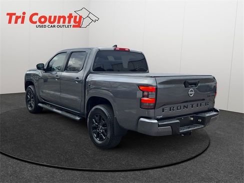 Used 2023 Nissan Frontier SV w/ Midnight Edition Package image 6