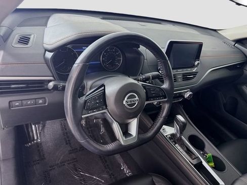 Used 2019 Nissan Altima 2.5 SR w/ SR Premium Package FWD image 9