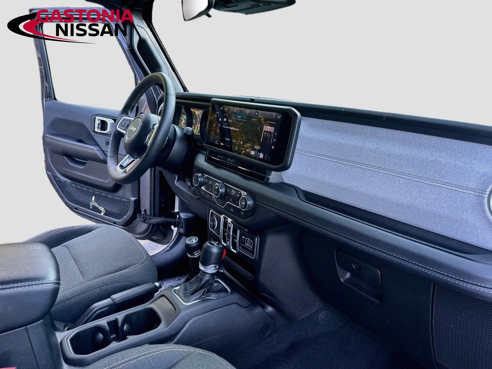 Used 2025 Jeep Wrangler Unlimited Sahara AWD/4WD image 36
