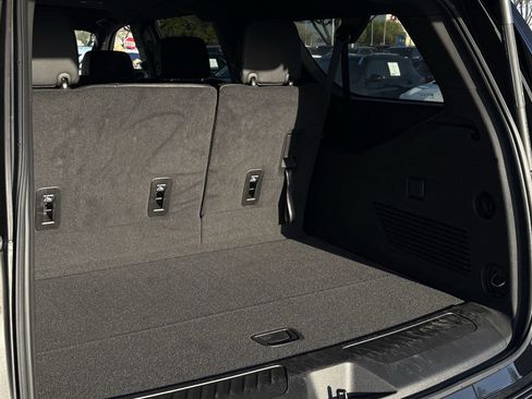 Certified 2024 Chevrolet Suburban LT image 25