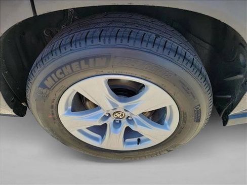 Used 2024 Toyota Highlander LE image 12