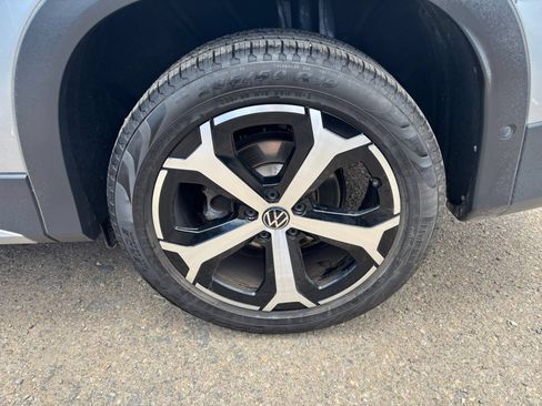 Used 2026 Volkswagen Tiguan SE AWD/4WD image 32