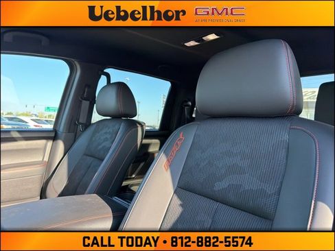 Used 2024 Nissan Titan PRO-4X image 22