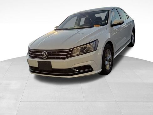 Used 2016 Volkswagen Passat 1.8T S image 1