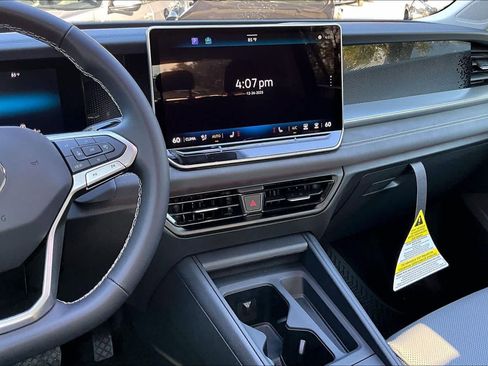 New 2026 Volkswagen Tiguan SE image 6