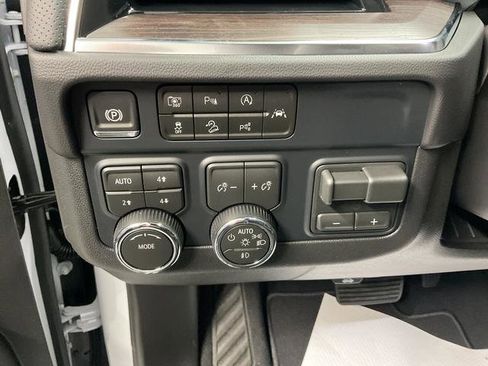 New 2026 Chevrolet Suburban Premier w/ Sun And Tow Package AWD/4WD image 13