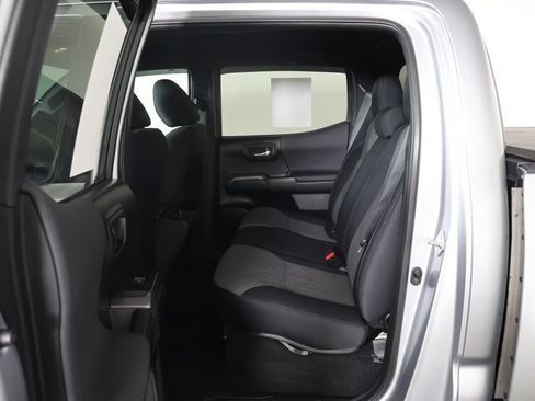 Used 2022 Toyota Tacoma TRD Off-Road AWD/4WD image 27
