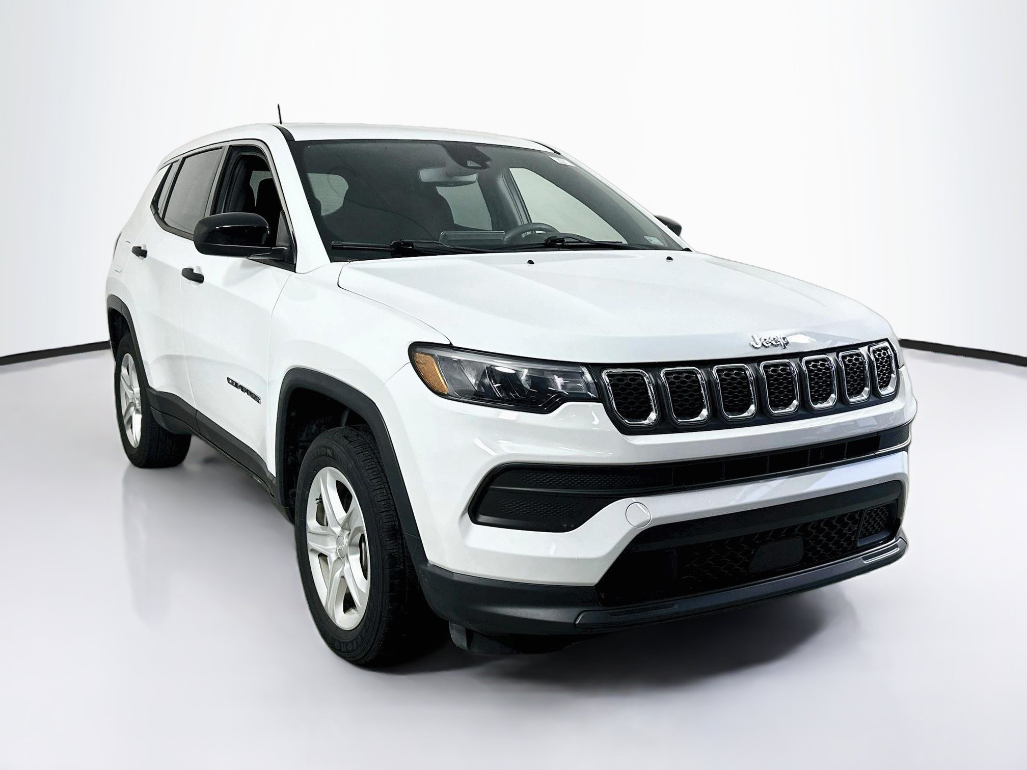 Used 2023 Jeep Compass Sport AWD/4WD image 3