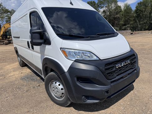 Used 2023 RAM ProMaster 2500 FWD image 3