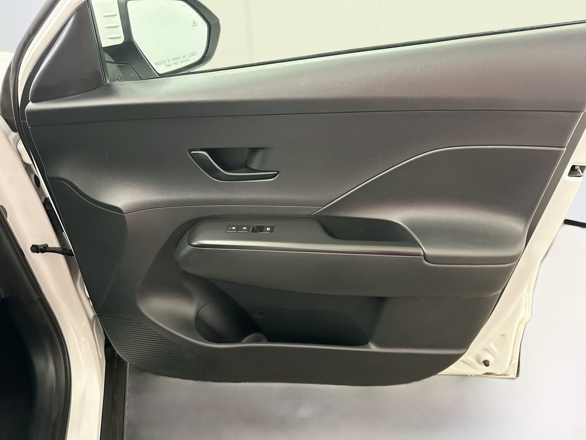 Used 2025 Hyundai Kona SEL AWD/4WD image 32