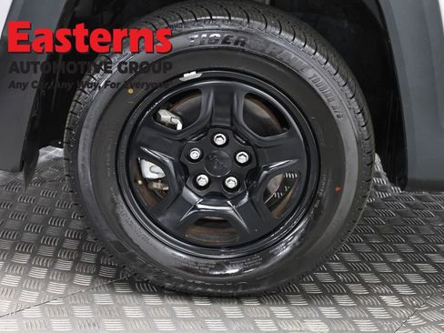 Used 2021 Jeep Renegade Sport image 32