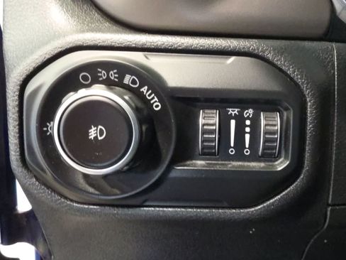 Used 2020 Jeep Wrangler Sport AWD/4WD image 18