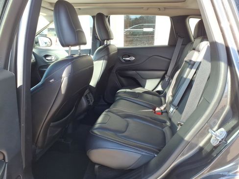 Used 2015 Jeep Cherokee Limited w/ Luxury Group image 10