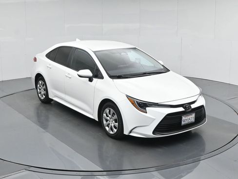 Used 2025 Toyota Corolla LE image 39