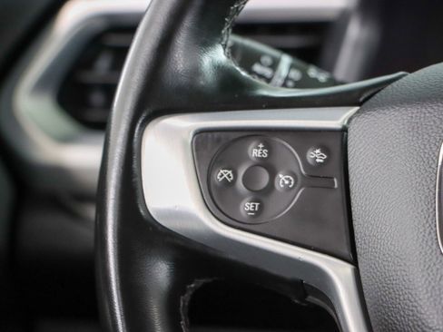 Used 2023 GMC Acadia SLT FWD image 13