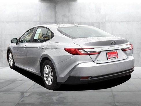 Used 2025 Toyota Camry LE image 7