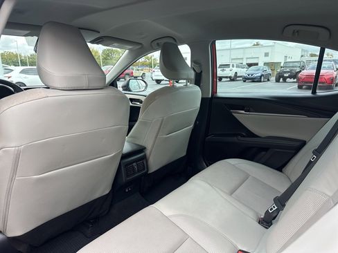 Used 2025 Toyota Camry XLE image 28