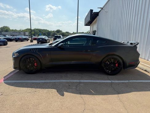 Used 2022 Ford Mustang Shelby GT500 w/ Carbon Fibre Track Pack RWD image 3