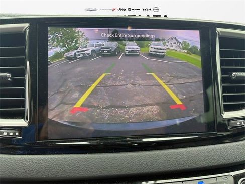 Certified 2023 Chrysler Pacifica Touring-L image 13